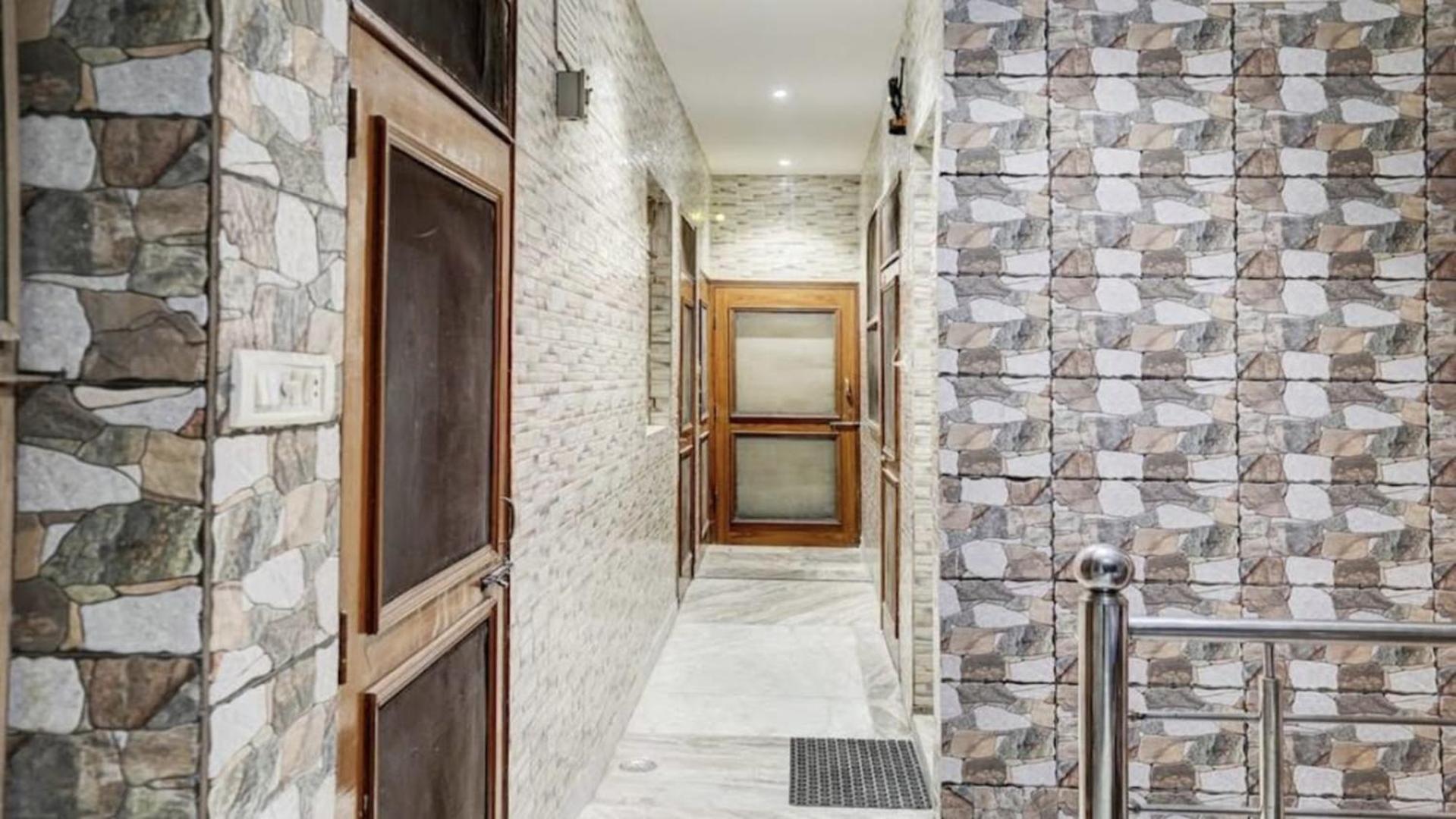 Pyrenees Homestay Agra  Exterior photo