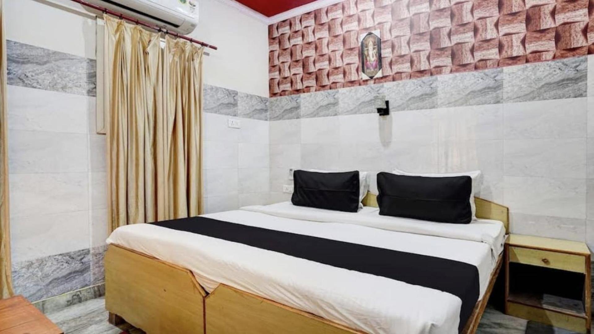 Pyrenees Homestay Agra  Exterior photo
