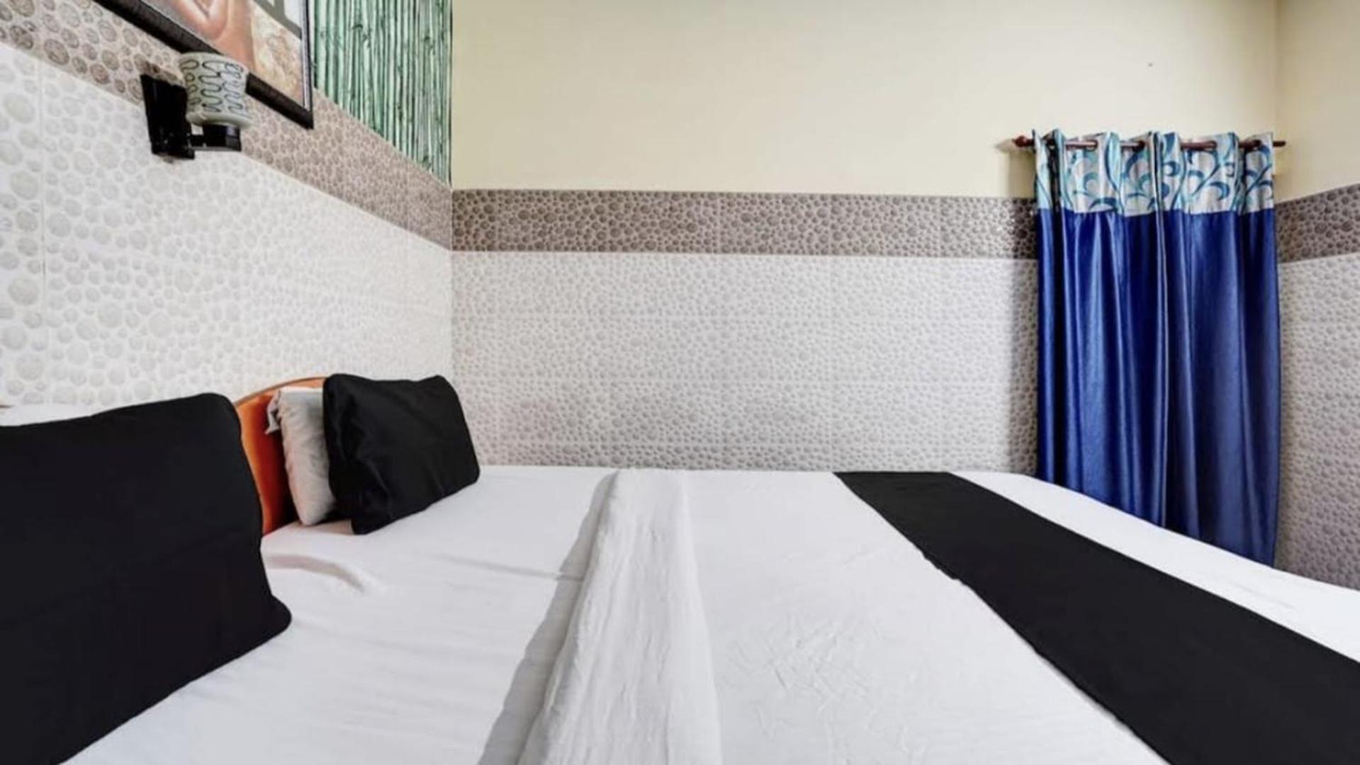 Pyrenees Homestay Agra  Exterior photo