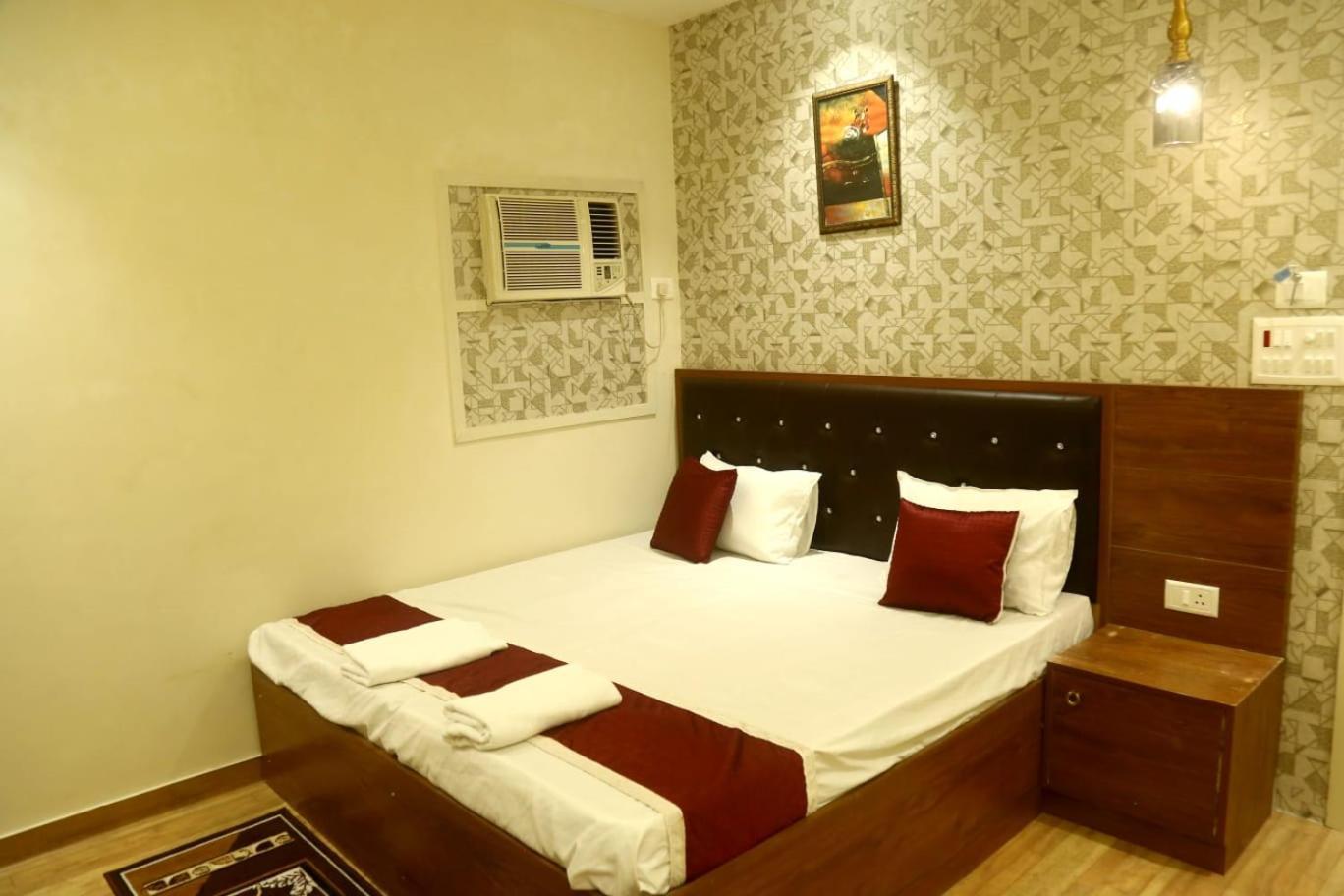 Pyrenees Homestay Agra  Exterior photo