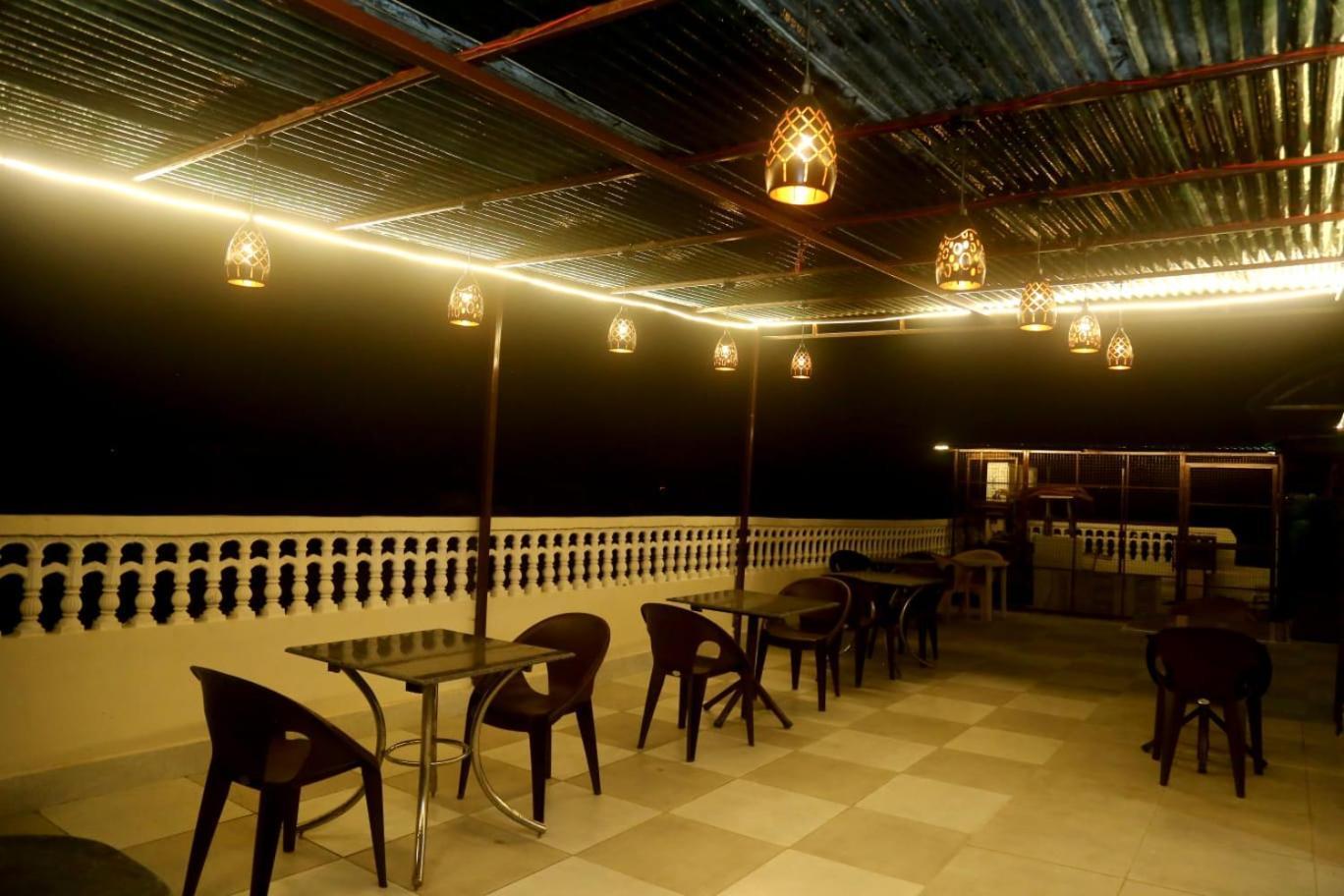 Pyrenees Homestay Agra  Exterior photo