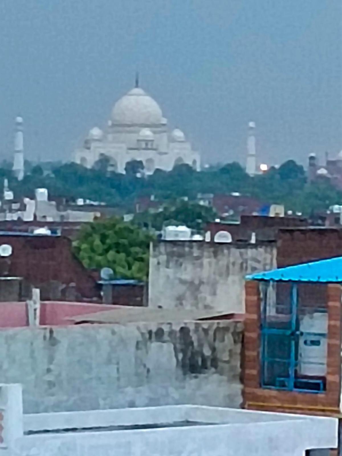 Pyrenees Homestay Agra  Exterior photo