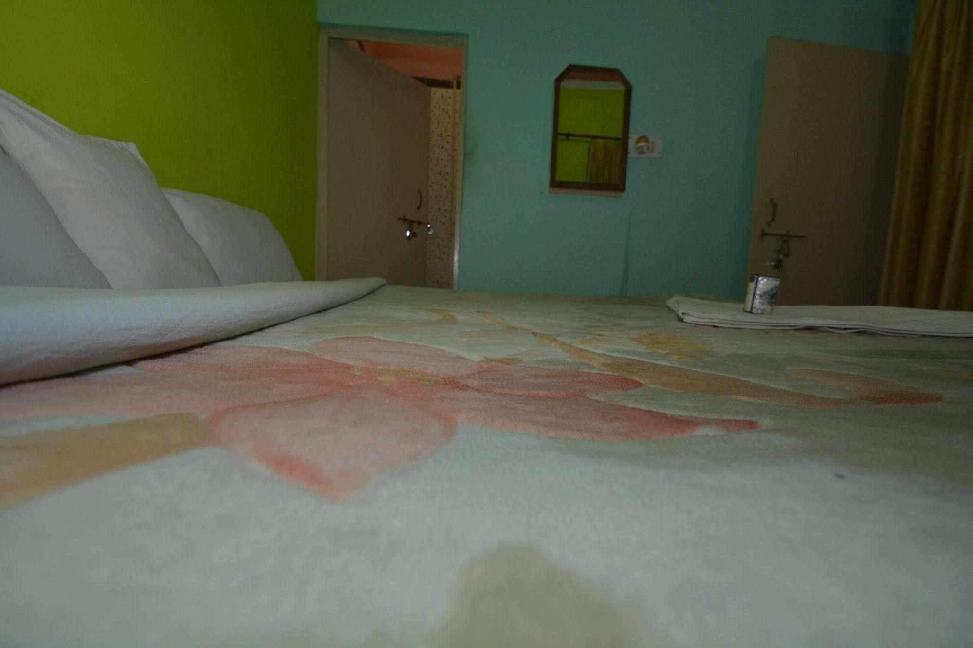 Pyrenees Homestay Agra  Exterior photo