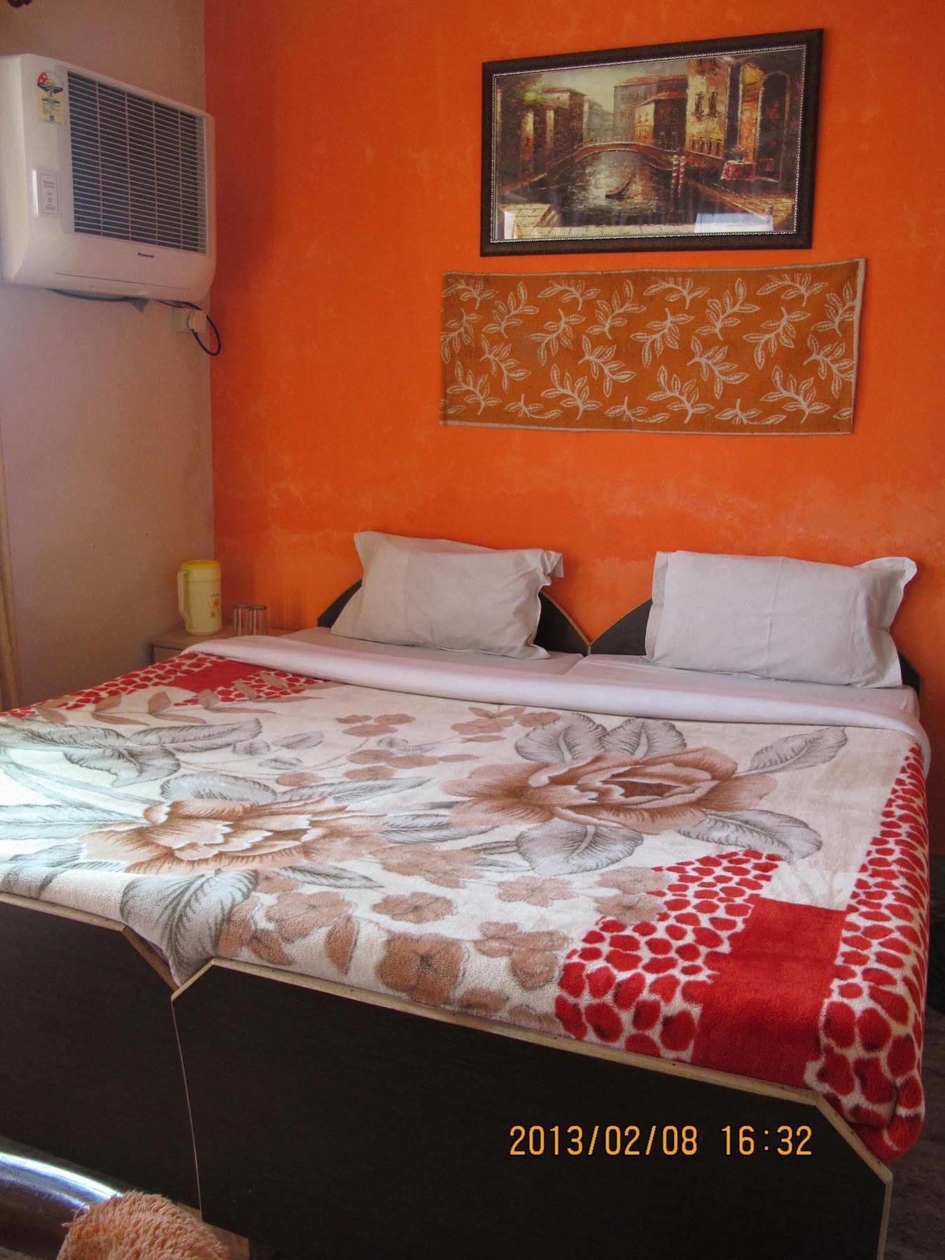 Pyrenees Homestay Agra  Exterior photo