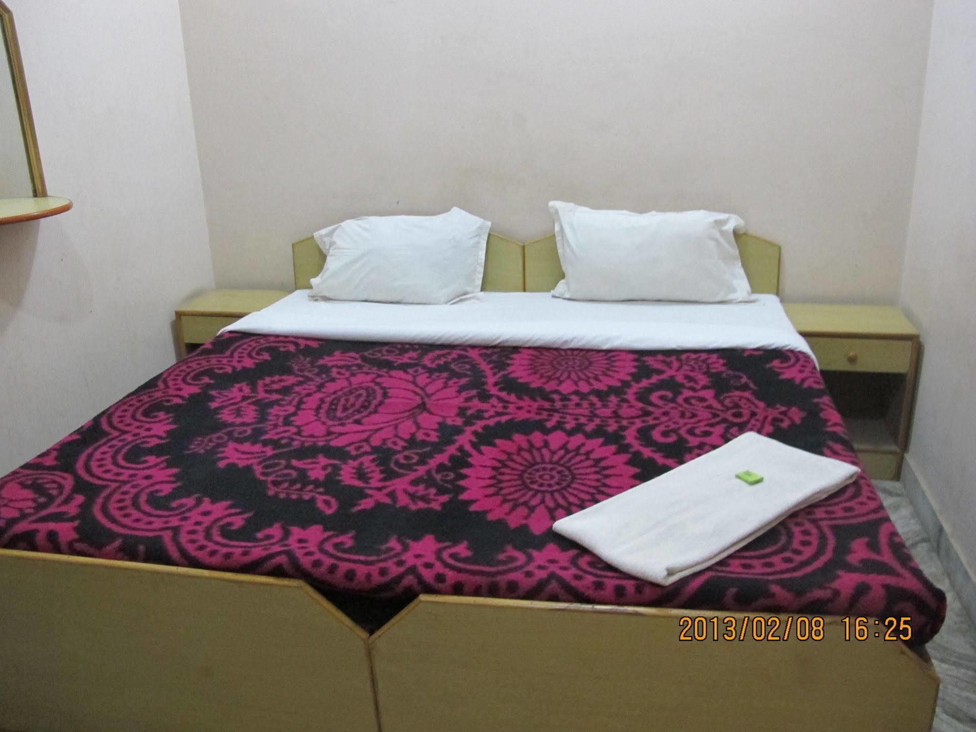 Pyrenees Homestay Agra  Exterior photo