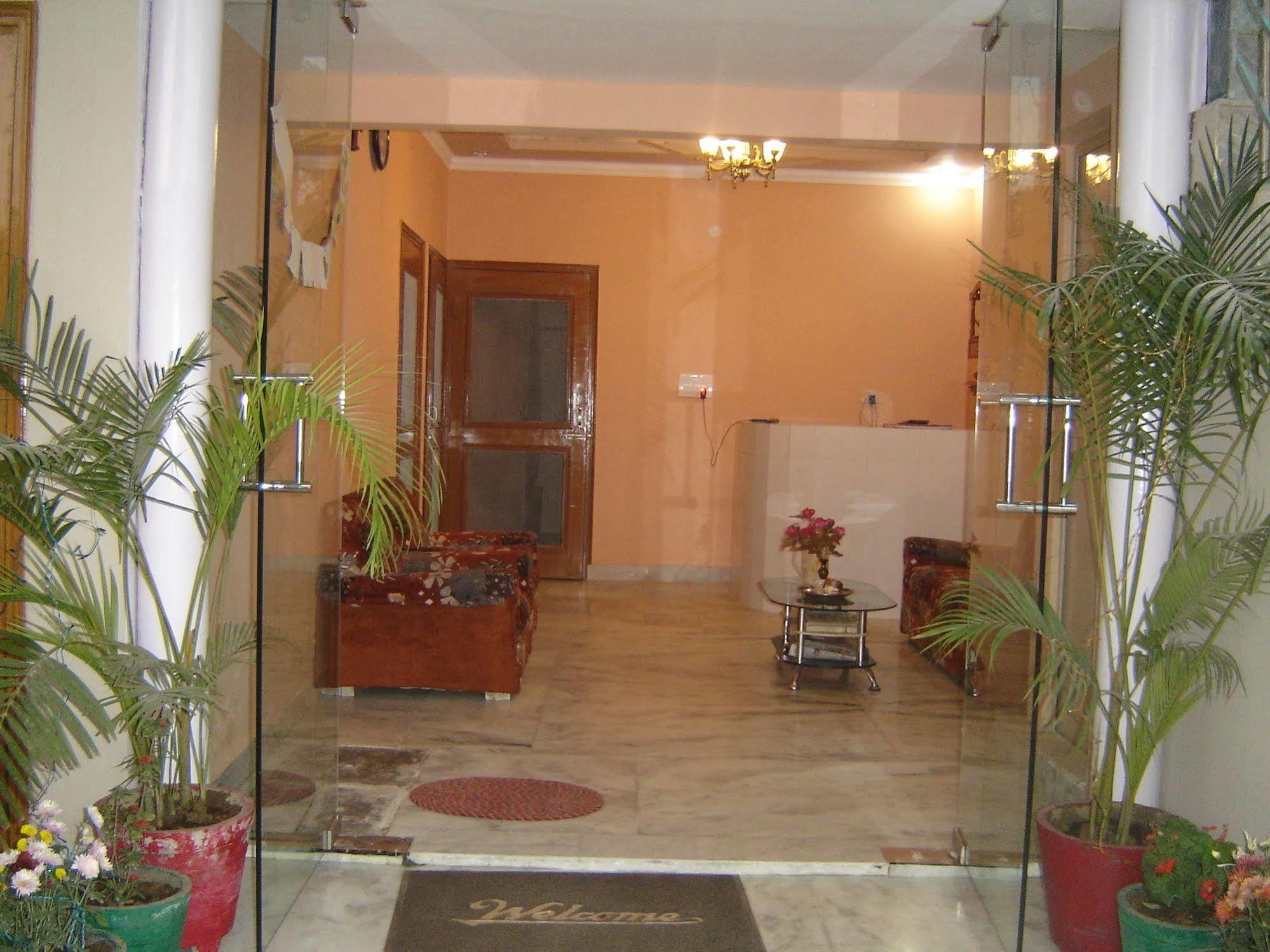 Pyrenees Homestay Agra  Exterior photo